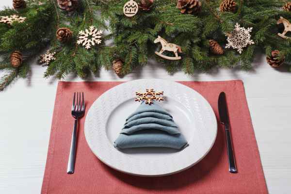 Etiquette Tips for Setting Flatware