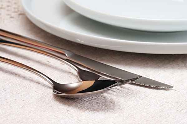 What is Flatware? A Simple Definition for Beginners