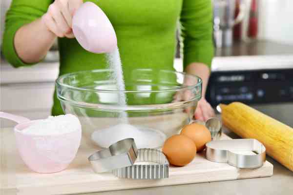 Preparing to Clean Glass Bakeware