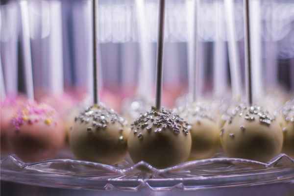 Choosing the Right Display Cake Pops at a Party Style