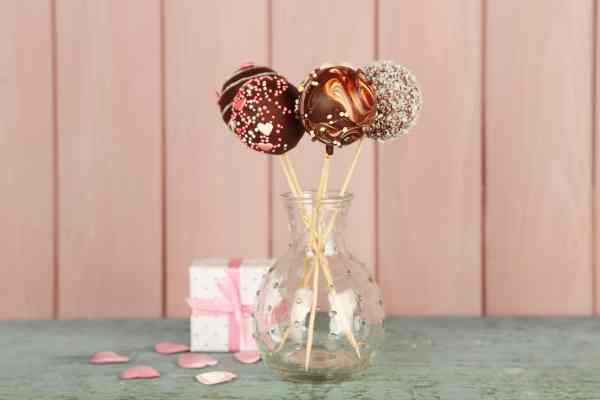 Preparing Your Vase for Cake Pops Display